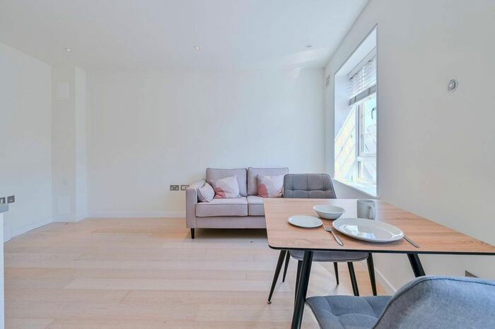 1 Bedroom Flat To Rent In Old Compton Street, Soho, London, W1D