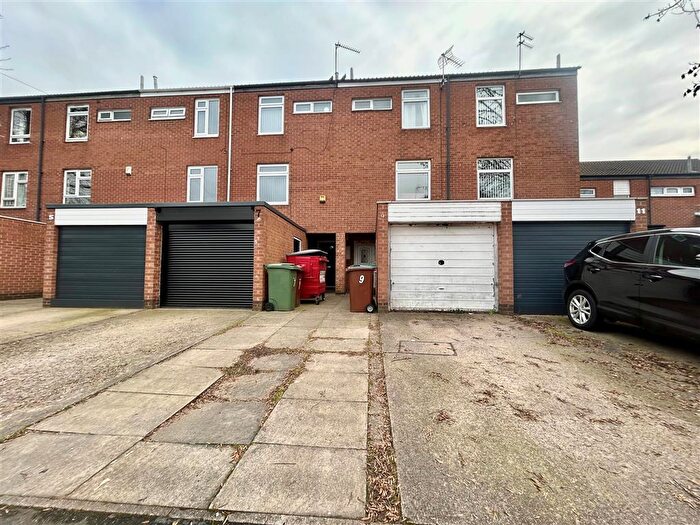 3 Bedroom House To Rent In Cheyny Close, Nottingham, NG2