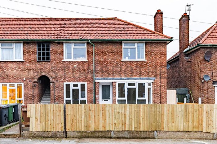 2 Bedroom Apartment To Rent In Butterfields, Walthamstow, E17