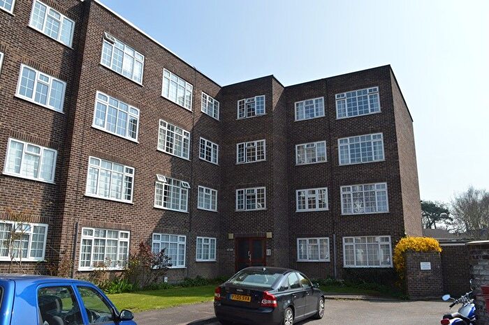 2 Bedroom Flat To Rent In Arborfield Close, Slough, Berkshire, SL1