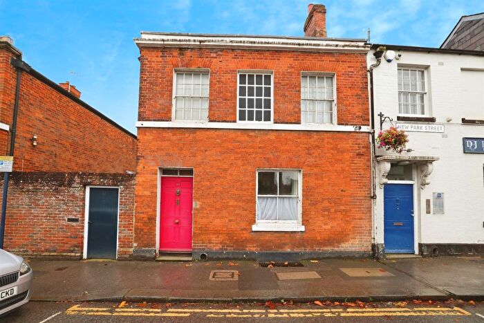 3 Bedroom End Of Terrace House For Sale In New Park Street, Devizes, SN10