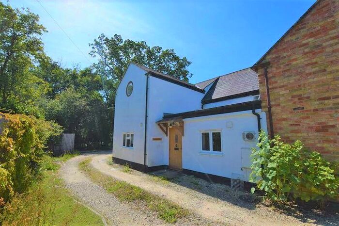 3 Bedroom Semi-Detached House To Rent In Grendon Road, Aylesbury, HP18