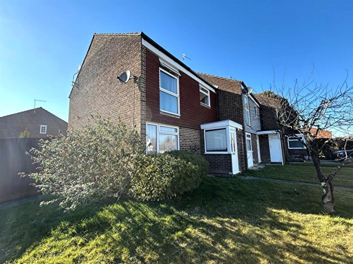 3 Bedroom Property To Rent In Avondale Close, Horley, RH6