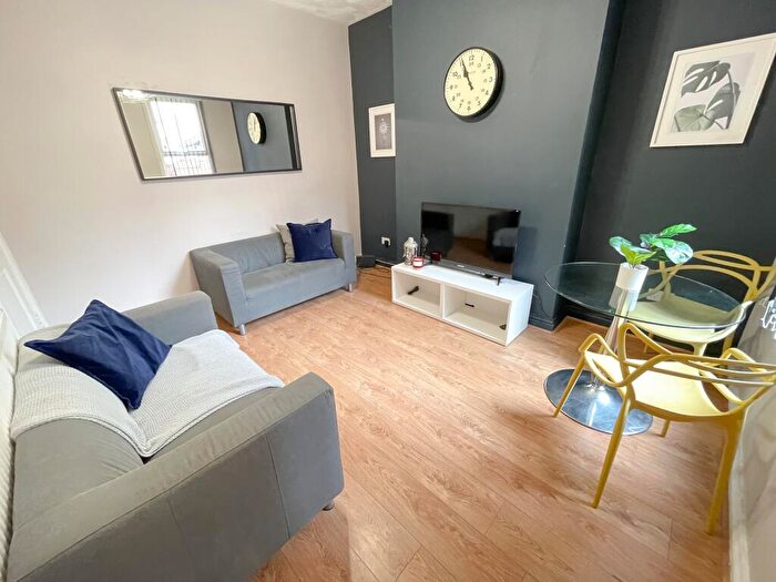 4 Bedroom Terraced House To Rent In Albany Road, L7