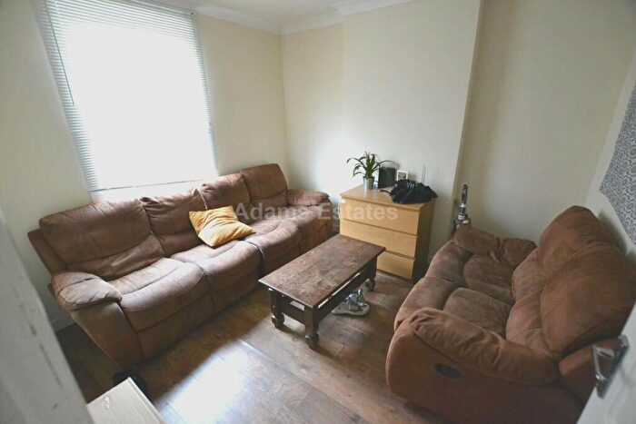 4 Bedroom Terraced House To Rent In Donnington Gardens, Reading, RG1