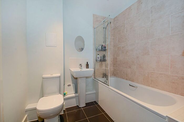 2 Bedroom Flat For Sale In Fisher Close, London, SE16