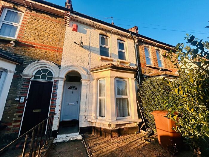 3 Bedroom Terraced House For Sale In Vicarage Road, Strood, ME2