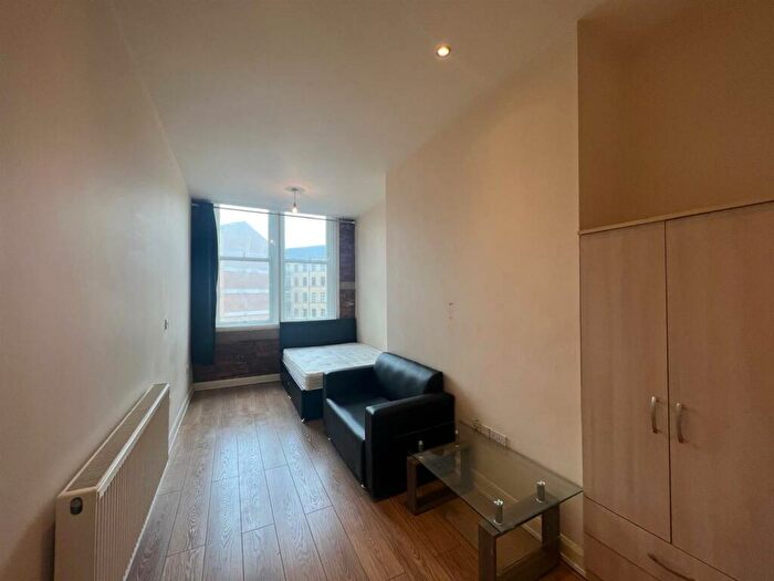 Flat To Rent In Canal Road, Bradford, BD1