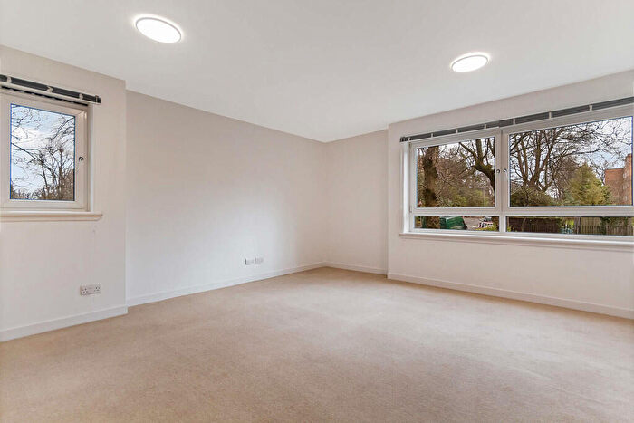 2 Bedroom Apartment To Rent In Flat, Kensington Court, Kensington Road, Dowanhill, Glasgow, G12