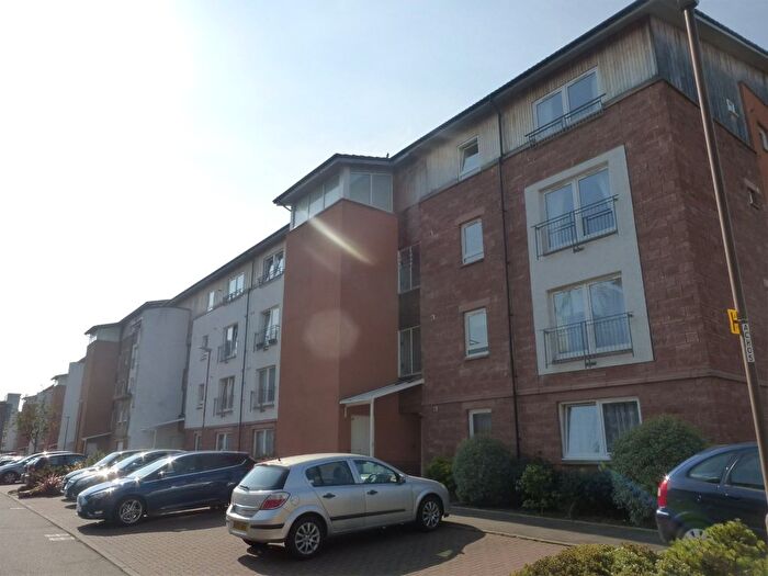 2 Bedroom Flat To Rent In Albion Gardens, Edinburgh, EH7