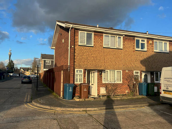 3 Bedroom End Of Terrace House To Rent In Leathsail Road, HA2