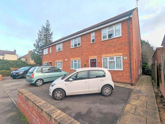 2 Bedroom Flat For Sale In Page Road, Bedfont, Feltham, TW14
