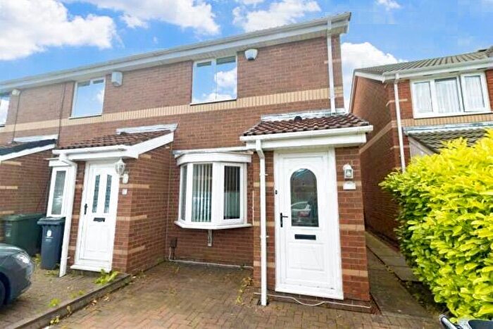 2 Bedroom House To Rent In Locksley Close, New York, NE29
