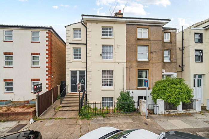 Studio For Sale In Pier Road, Northfleet, Gravesend, DA11