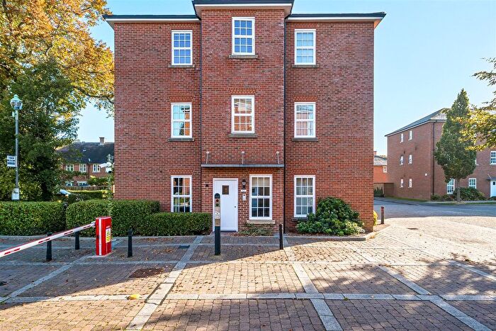 1 Bedroom Flat For Sale In Knowle Avenue, Knowle, Hampshire, PO17