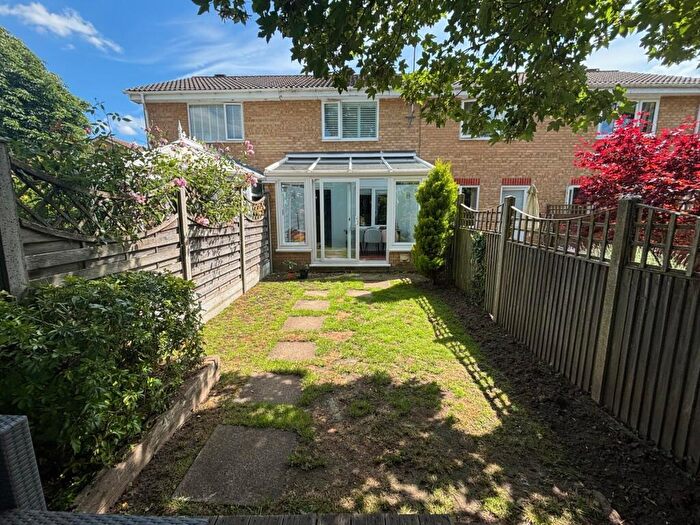 2 Bedroom Terraced House For Sale In Alsop Close, London Colney, AL2