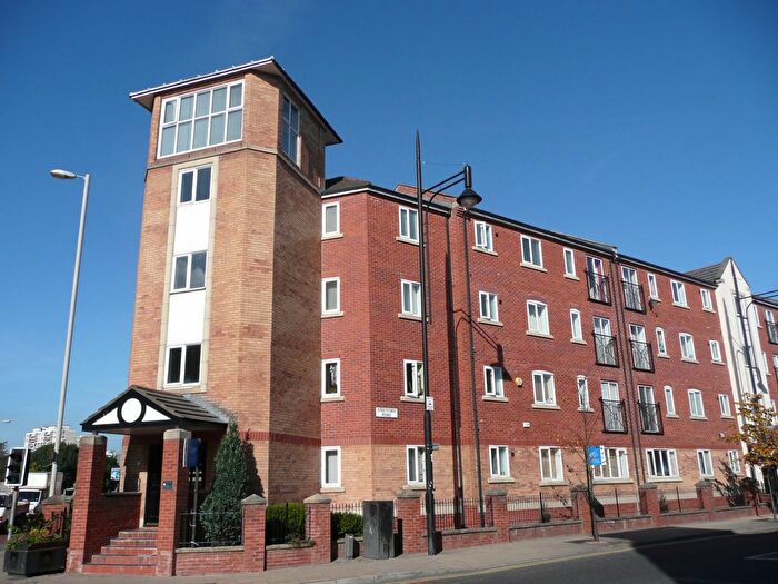 3 Bedroom Flat To Rent In Chorlton Rd, Hulme, Manchester, Manchester, M15