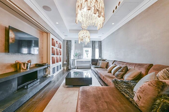 3 Bedroom Flat To Rent In Southampton Row, Bloomsbury, London, WC1B