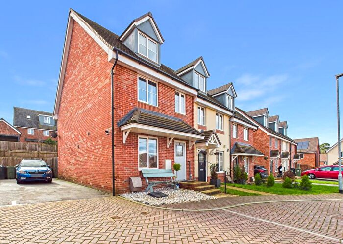 3 Bedroom End Of Terrace House For Sale In Foresters Drive, Liphook, GU30