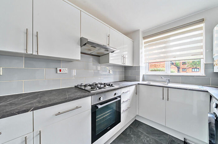 2 Bedroom Apartment To Rent In Grantley House, Myers Lane, New Cross, London, SE14