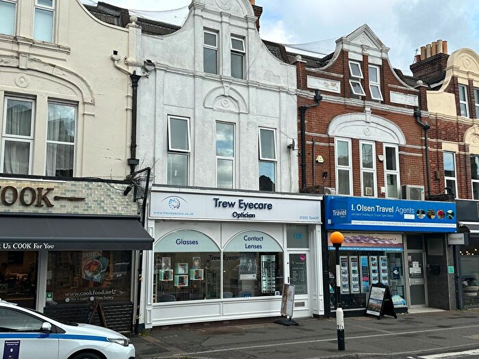 3 Bedroom Maisonette For Sale In Poole Road, Bournemouth, BH4