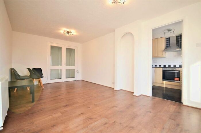 2 Bedroom Flat To Rent In Beardsley Way, London, W3
