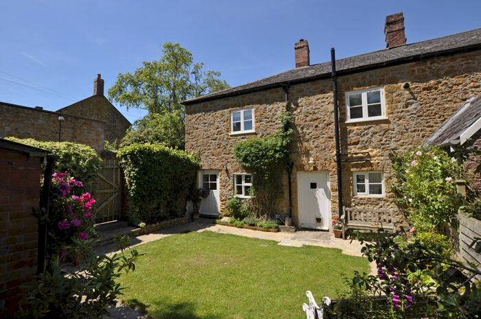 3 Bedroom Terraced House To Rent In South Street, Castle Cary, BA7