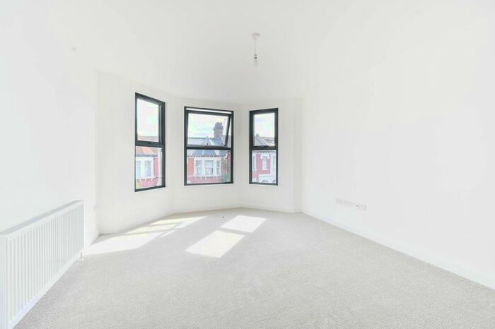 2 Bedroom Flat To Rent In Wightman Road, Harringay, London, N4