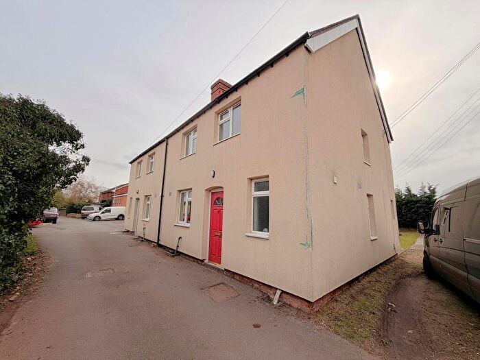 3 Bedroom Semi-Detached House For Sale In The Pleck, Bidford-On-Avon, B50
