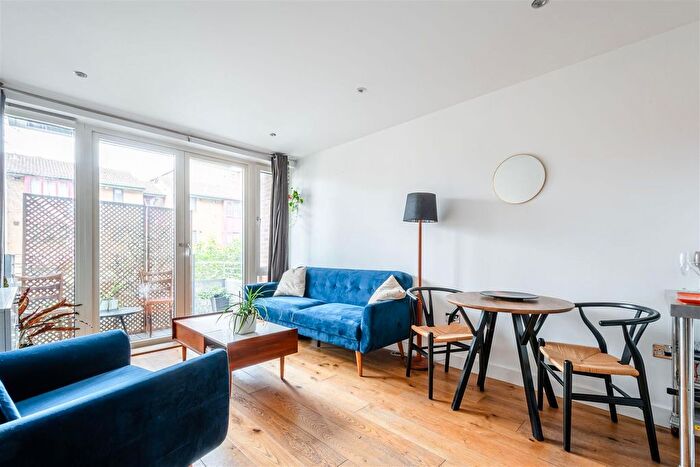 2 Bedroom Flat For Sale In Lovelace Street, E8