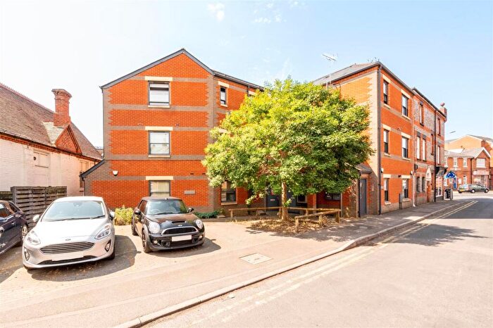 2 Bedroom Apartment For Sale In Gosbrook Road, Caversham, RG4