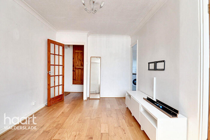 1 Bedroom Flat For Sale In Illustrious Close, Chatham, ME5
