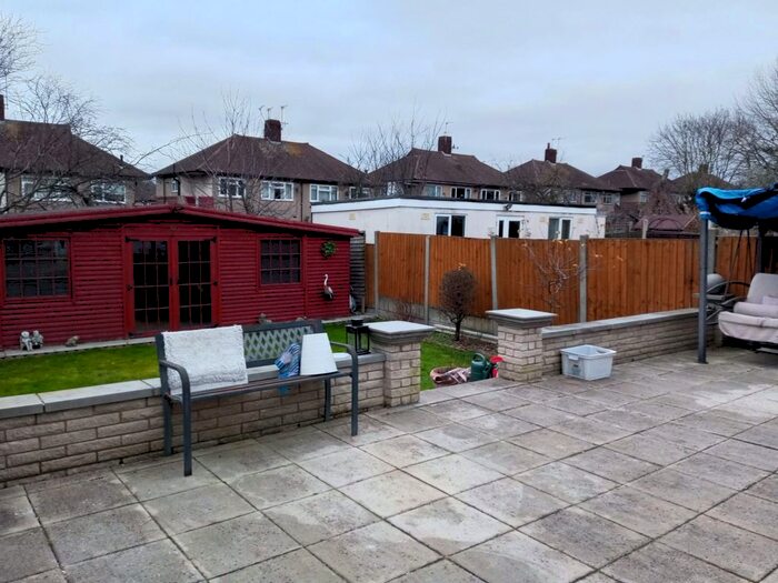 1 Bedroom Bungalow To Rent In Basildon Avenue, Ilford, Clayhall, Barkingside, Ig6