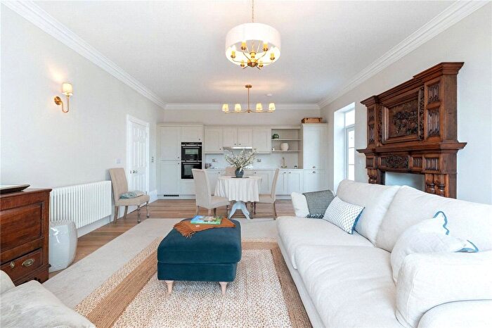 2 Bedroom Flat For Sale In The Manor At Arden Lawn, Henley-In-Arden, Warwickshire, B95