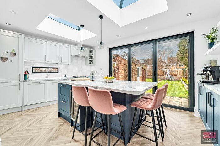 3 Bedroom Semi-Detached House For Sale In Lynegrove Avenue, Ashford, TW15