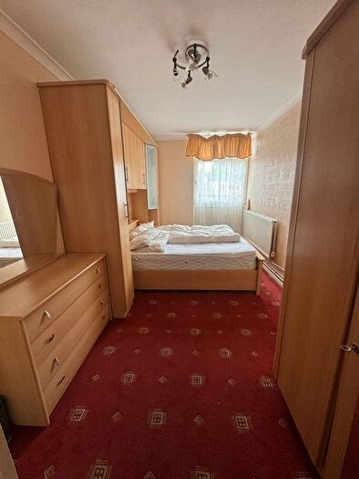 4 Bedroom Maisonette To Rent In Tomlinson Close, London, E2