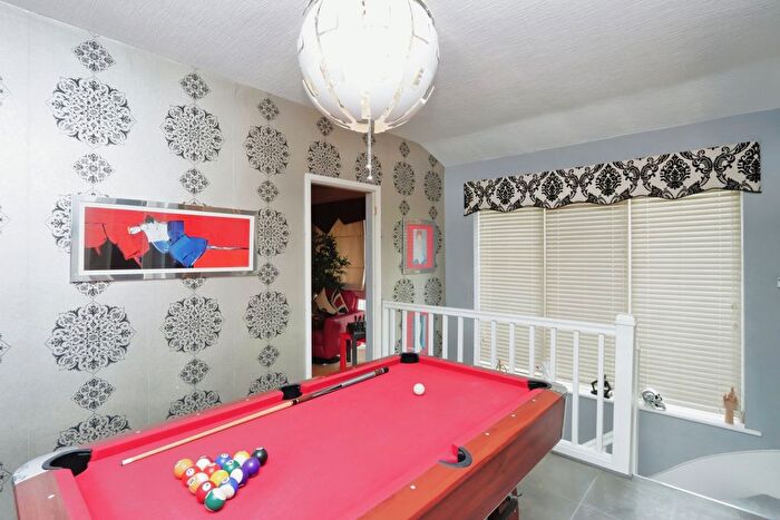 3 Bedroom End Of Terrace House For Sale In Leighton Place, Sheffield, South Yorkshire, S14