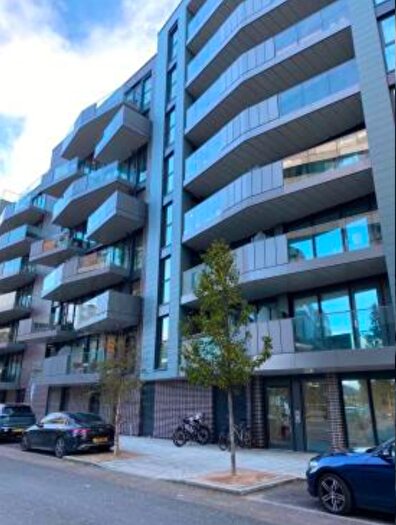 2 Bedroom Flat To Rent In Hawthorne Crescent, Greenwich, SE10