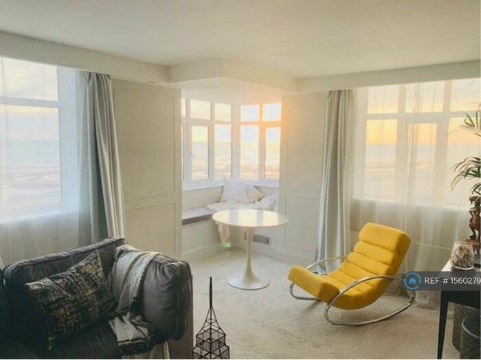 2 Bedroom Flat To Rent In Regent Court, Blackpool, FY1