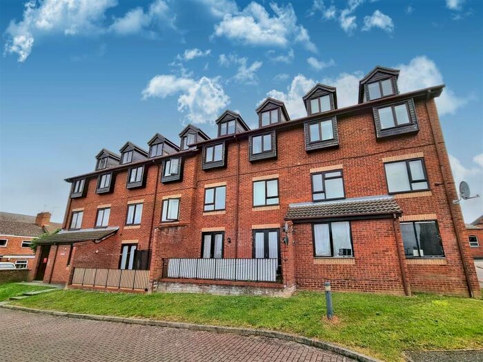 1 Bedroom Flat To Rent In Hadleigh House, Rectory Road, Rushden, Northants, NN10