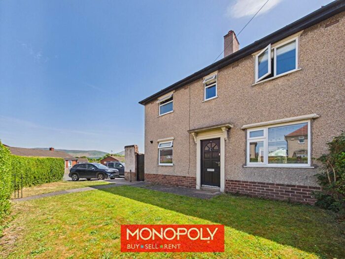 3 Bedroom Semi-Detached House For Sale In Ruthin, LL15