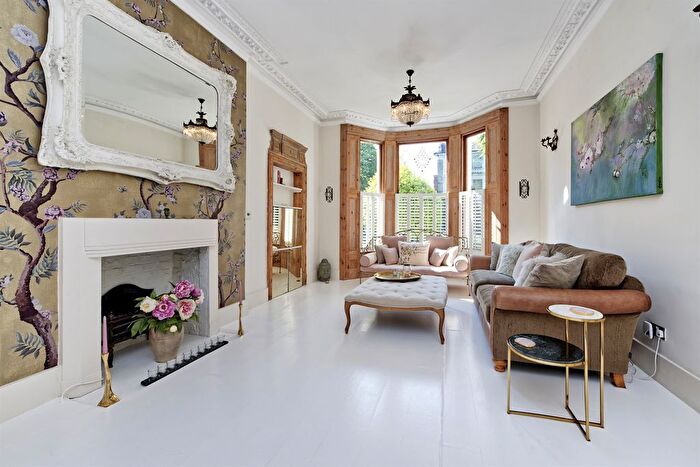 1 Bedroom Flat To Rent In Cambridge Gardens, London, W10