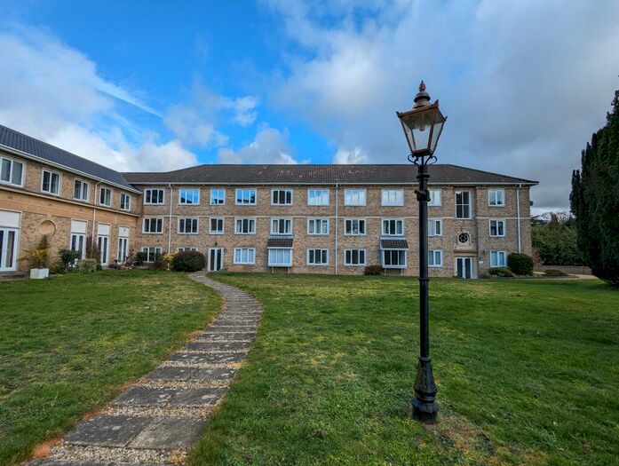 2 Bedroom Flat To Rent In Keswick Hall, Keswick, Norwich, NR4