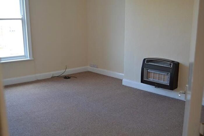 2 Bedroom Flat To Rent In Albion Crescent, Scarborough, YO11