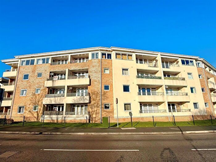 2 Bedroom Flat For Sale In Arbour Court, Whiteley, PO15