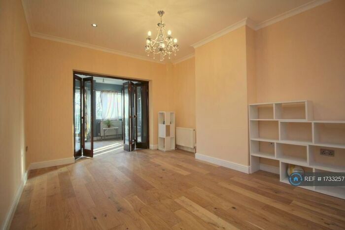 3 Bedroom Semi-Detached House To Rent In Wickham Street, Welling, DA16