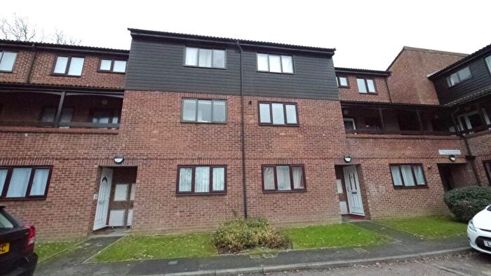 1 Bedroom Flat To Rent In Wordsworth Court, Hatfield, AL10
