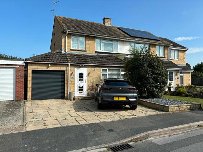 4 Bedroom Semi-Detached House To Rent In Hamble Road, Swindon, Wiltshire, SN25
