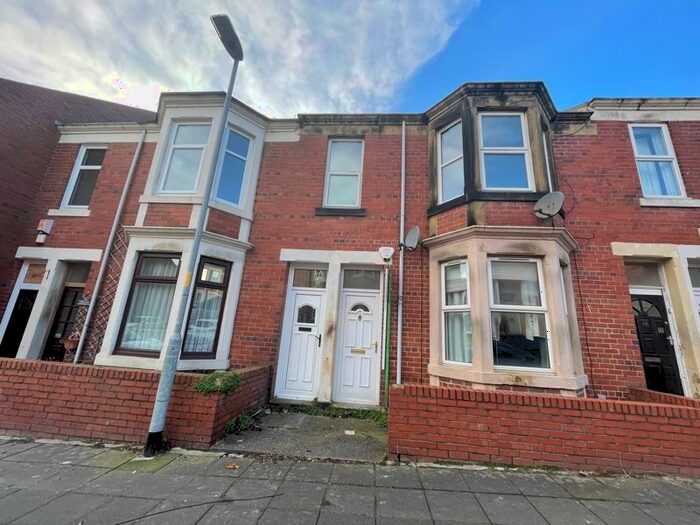 3 Bedroom Flat To Rent In Fern Dene Road, Bensham, Gateshead, NE8