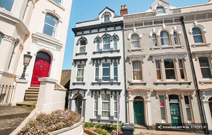 1 Bedroom Flat For Sale In Orchard Gardens, Teignmouth, TQ14